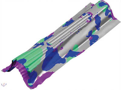 Eine Simulation eines Umformprozesses eines Metallbauteils mit farblich markierten Spannungsbereichen.